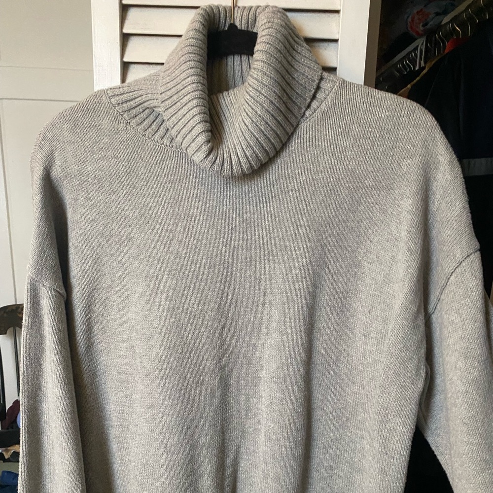 Grey gap turtleneck sweater